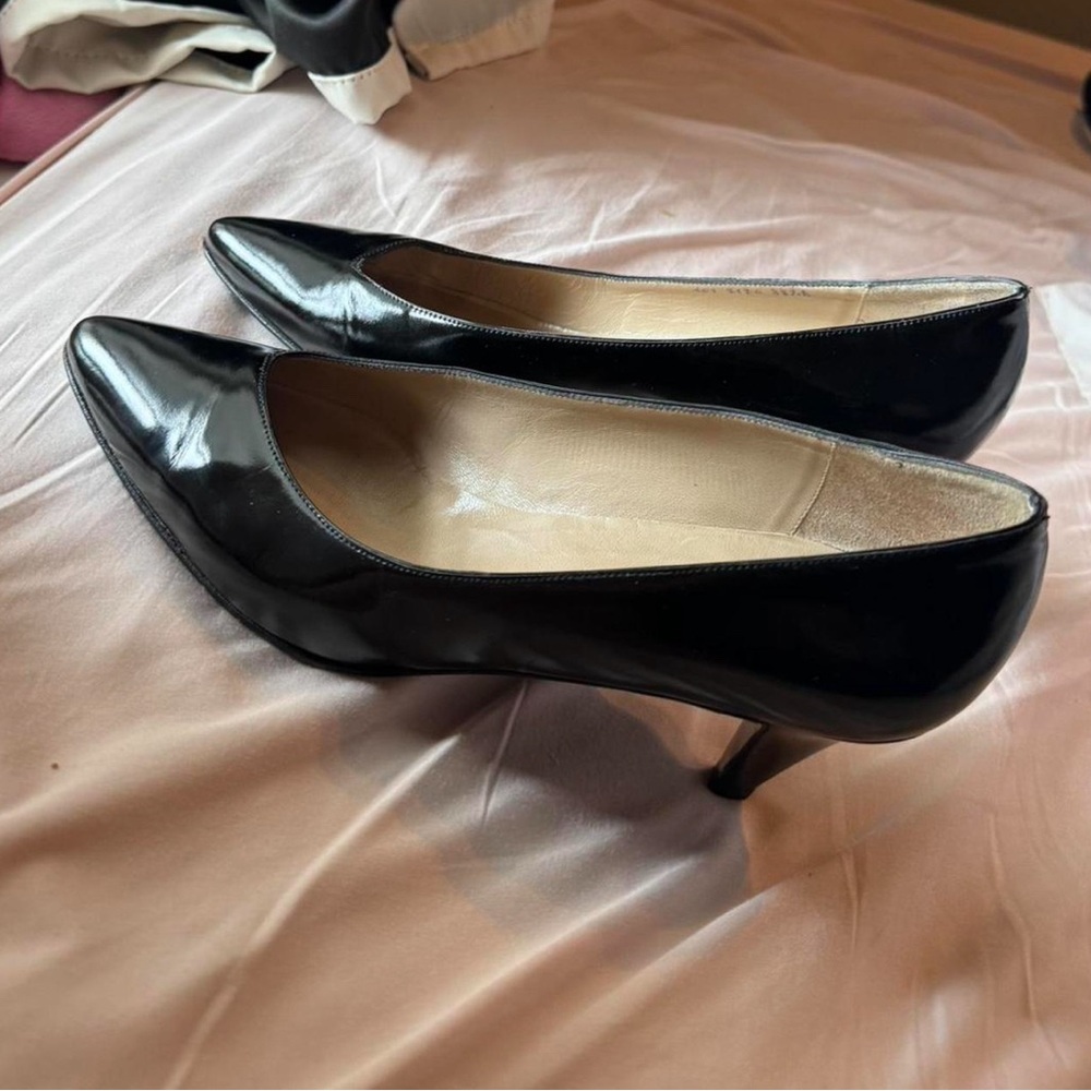 Black 90s gucci closed toed heels